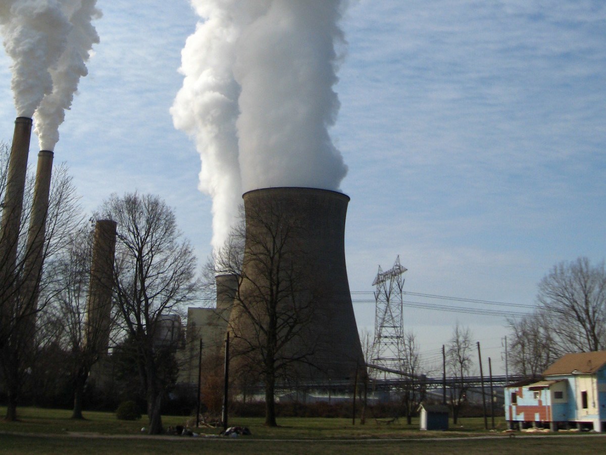 Parsing legal definitions, power industry pushes back on EPA coal ash enforcement 